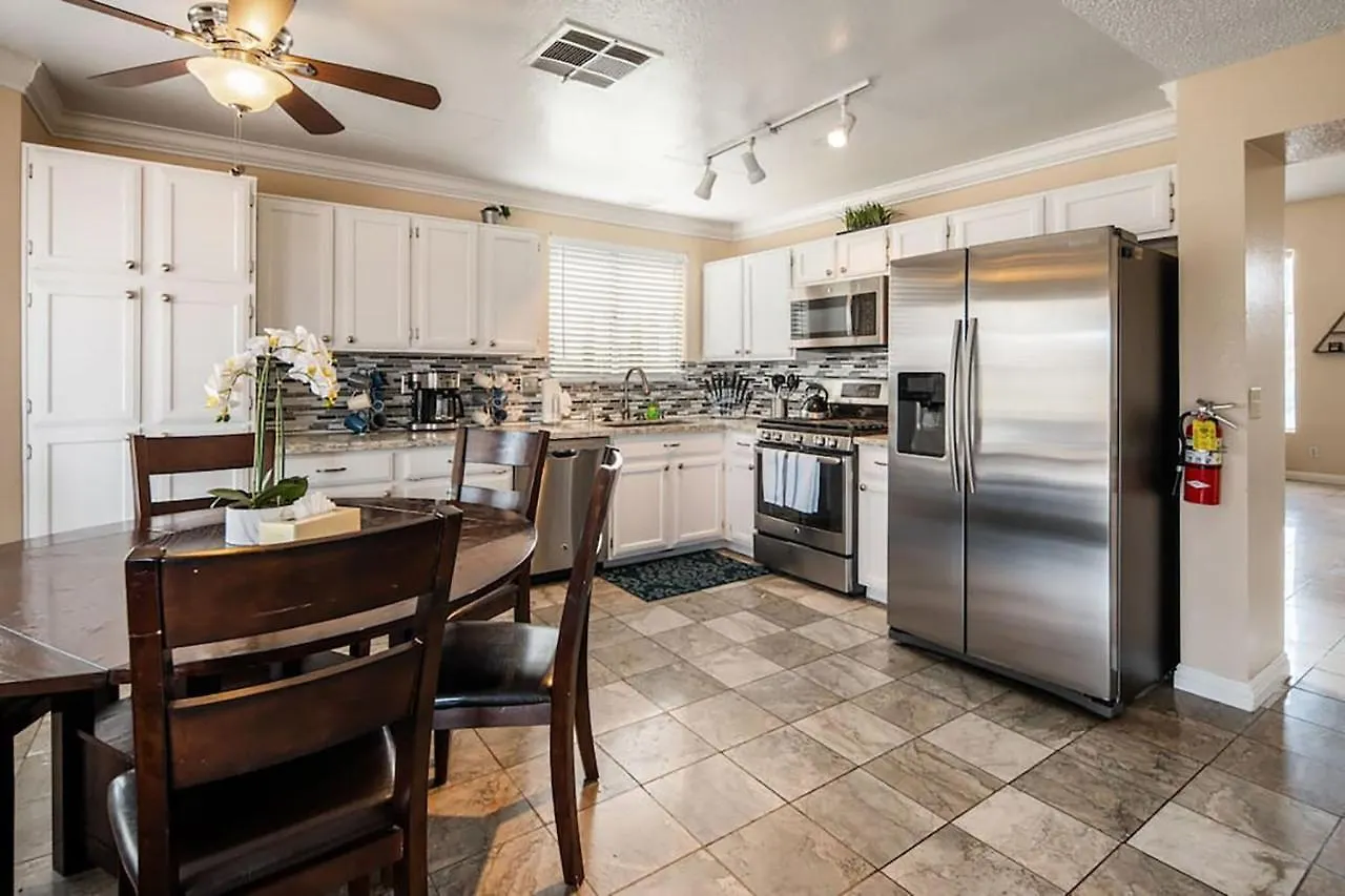 Vegas Getaway, Pool, Basket Ball, Games, Cook Las Vegas